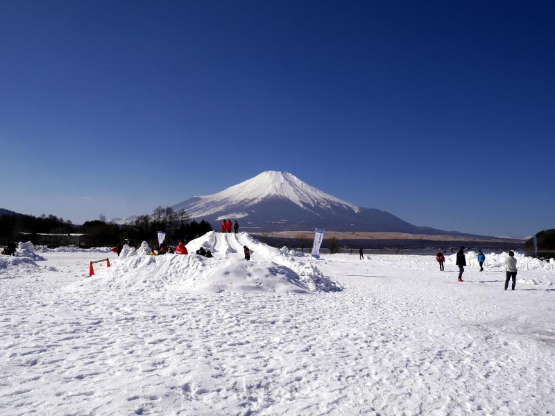 山中湖富士山雪まつり（山中湖交流プラザきららにて）