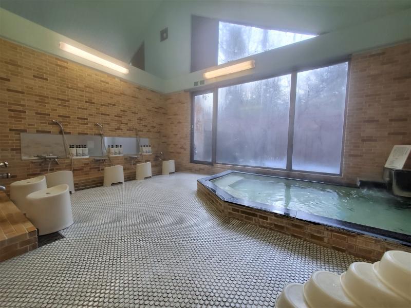 温泉の大浴場は富士山の伏流水を利用しています。